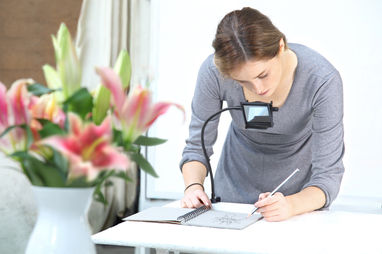 NLXL Artist Drawing Flowers